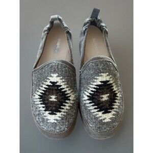 BORN Women’s Margarite II in Dark Grey Flats Suede Wool Decor Size 9.5